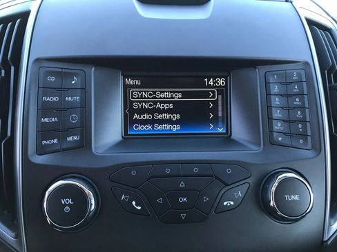 Used 2018 Ford Edge SE image 26