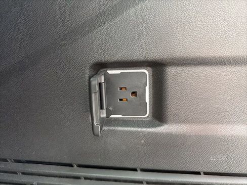 Used 2021 Chevrolet Tahoe Z71 image 11