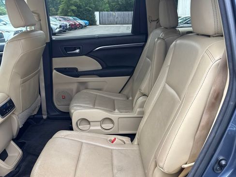 Used 2015 Toyota Highlander Limited FWD image 13