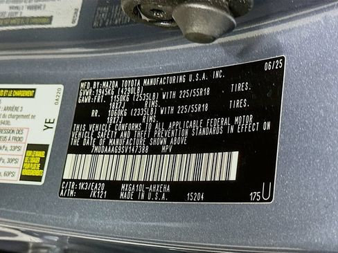 Certified 2025 Toyota Corolla Cross XLE FWD image 33