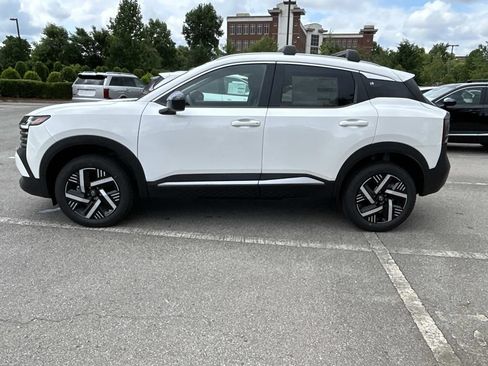 New 2026 Nissan Kicks SV w/ Cold Weather Package FWD image 4