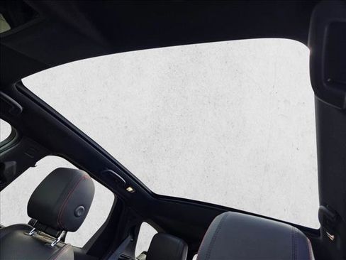 Certified 2023 Land Rover Discovery Sport SE R-Dynamic image 15