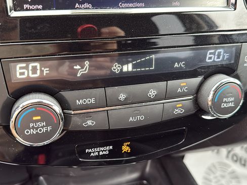 Used 2020 Nissan Rogue SV AWD/4WD image 15