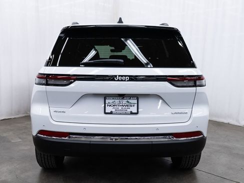 New 2026 Jeep Grand Cherokee Laredo image 5