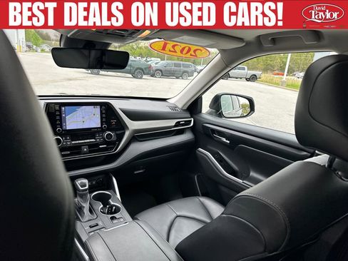 Used 2021 Toyota Highlander XLE AWD/4WD image 29