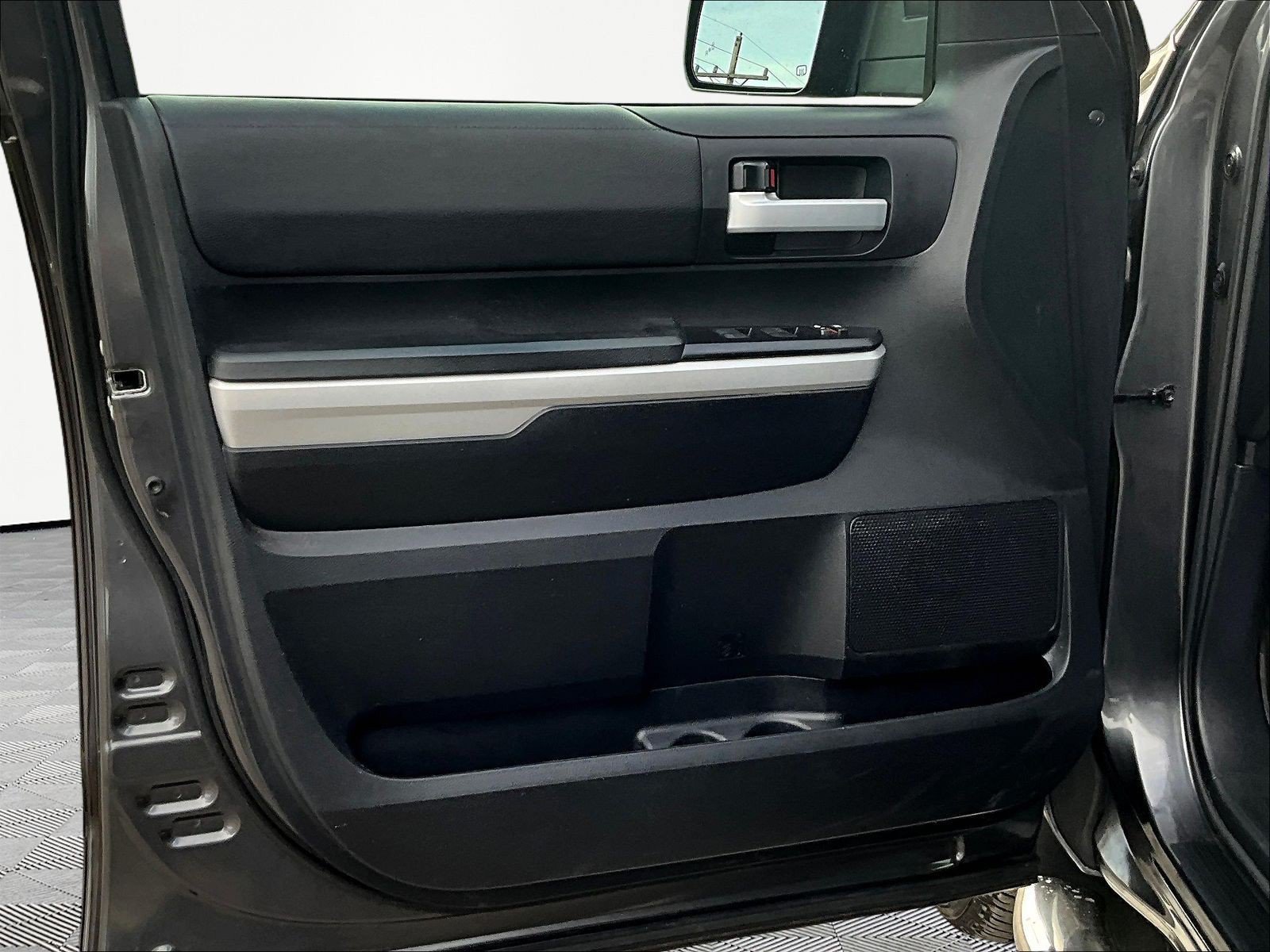 Used 2020 Toyota Tundra SR5 w/ SR5 Convenience Package AWD/4WD image 21