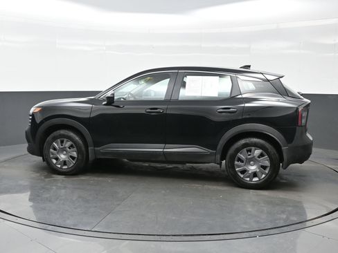 Used 2025 Nissan Kicks S image 3