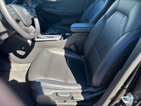 Used 2025 Buick Envista Sport Touring image 25