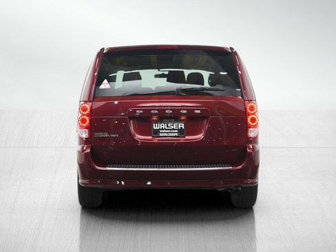 Used 2018 Dodge Grand Caravan SE FWD image 4