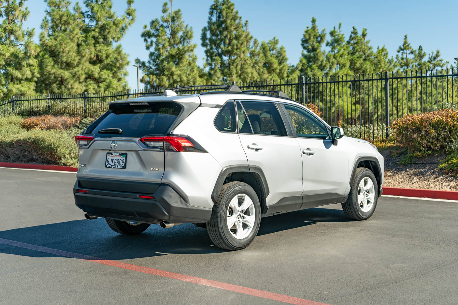 Used 2019 Toyota RAV4 XLE FWD image 9