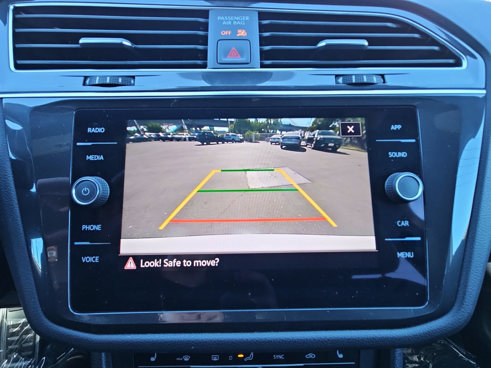 Certified 2023 Volkswagen Tiguan SE R-Line AWD/4WD image 21