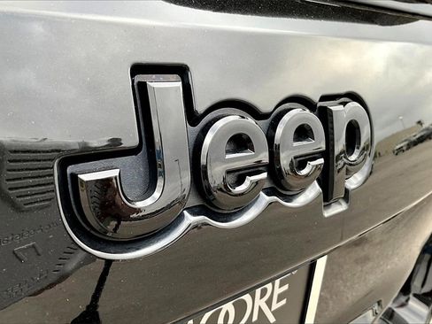 Used 2021 Jeep Grand Cherokee Laredo X image 29