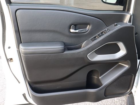 Used 2022 Nissan Frontier SV image 16