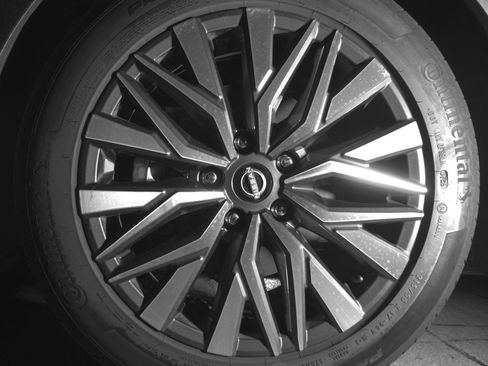 Used 2025 Nissan Altima 2.5 SV FWD image 12