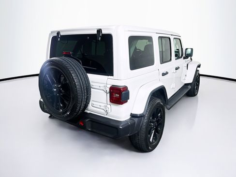 Used 2025 Jeep Wrangler Unlimited Sahara AWD/4WD image 9
