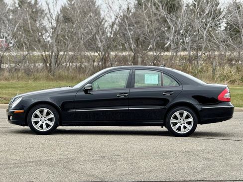 Used 2009 Mercedes-Benz E 350 4MATIC Sedan image 4