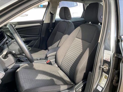 Used 2025 Volkswagen Jetta S image 9