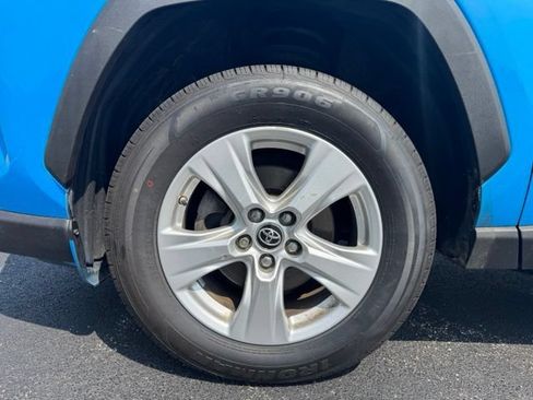 Used 2019 Toyota RAV4 XLE w/ Convenience Package AWD/4WD image 12