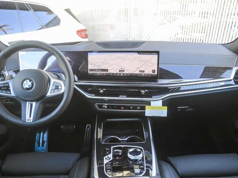 New 2026 BMW X7 M60i image 9
