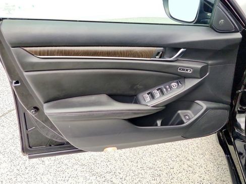 Used 2019 Honda Accord Touring image 11