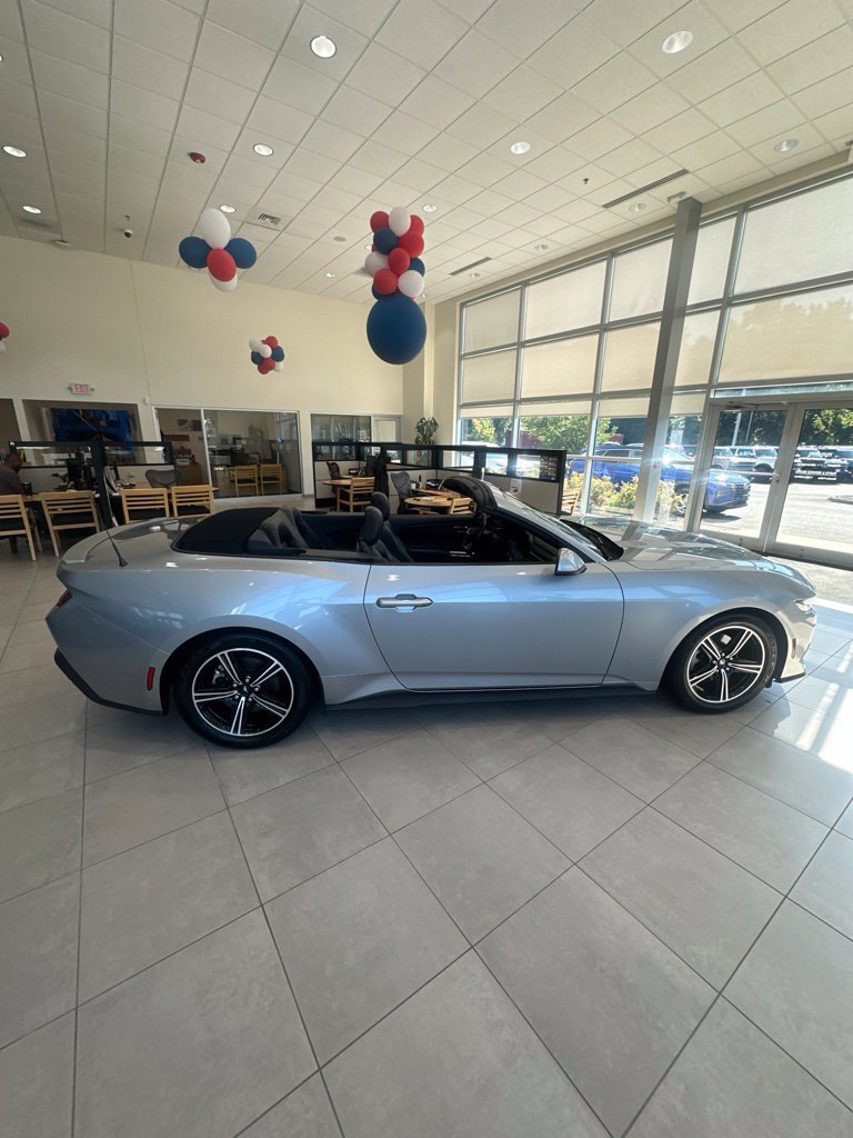 Used 2024 Ford Mustang Premium RWD image 3