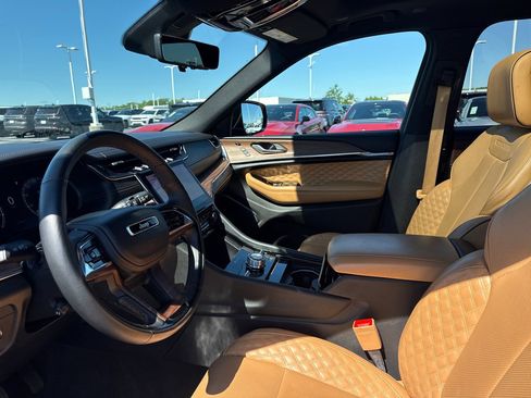 Used 2024 Jeep Grand Cherokee Summit w/ Adv Protech Group IV AWD/4WD image 12