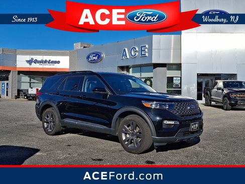 Certified 2022 Ford Explorer XLT w/ Equipment Group 202A image 1