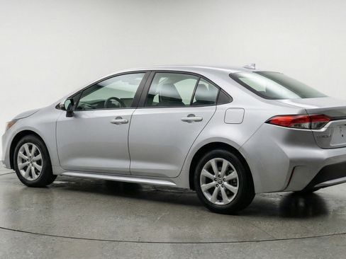 Used 2025 Toyota Corolla LE image 6