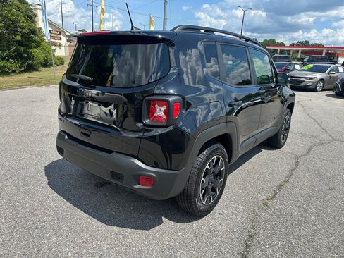 Used 2023 Jeep Renegade Latitude AWD/4WD image 5
