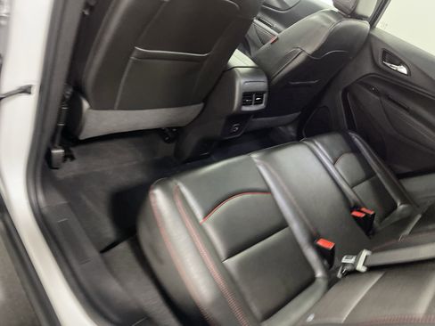 Used 2022 Chevrolet Equinox RS w/ RS Leather Package FWD image 17