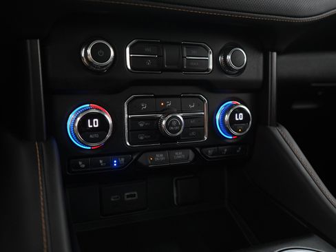 Used 2022 GMC Yukon AT4 AWD/4WD image 24