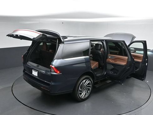 Certified 2025 Lincoln Navigator Reserve AWD/4WD image 60