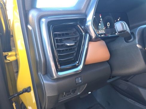 Used 2023 GMC Canyon AT4 w/ AT4 Premium Package image 14