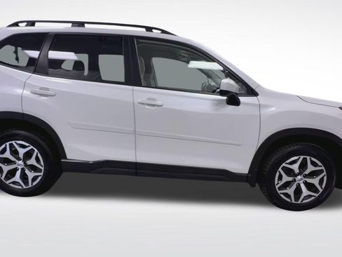Used 2024 Subaru Forester Premium AWD/4WD image 9