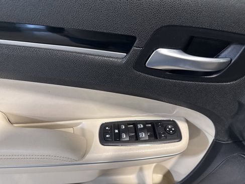 Certified 2023 Chrysler 300 Touring image 14