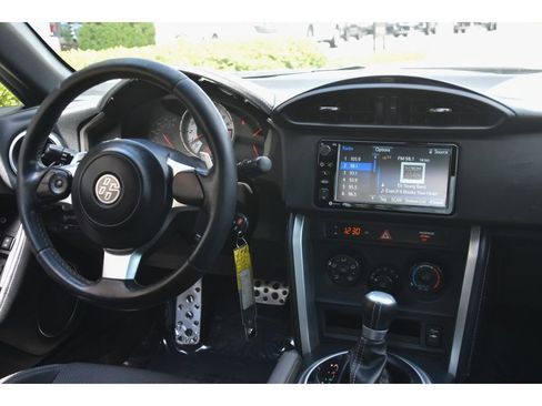 Used 2017 Toyota 86 RWD image 17
