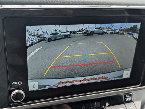 Used 2025 Toyota Camry SE FWD image 6
