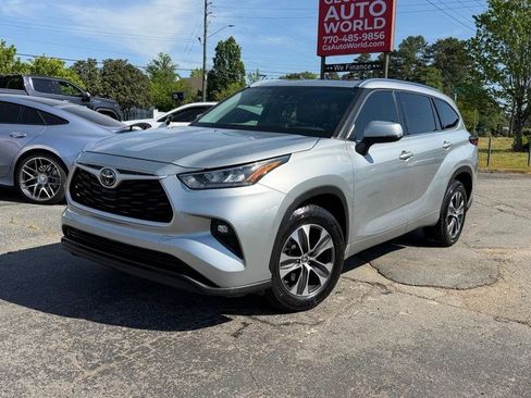 Used 2020 Toyota Highlander XLE image 5