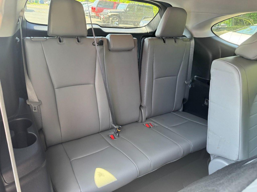 Used 2022 Toyota Highlander XLE AWD/4WD image 14