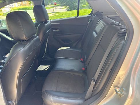 Used 2019 Chevrolet Trax LT w/ LT Convenience Package FWD image 16