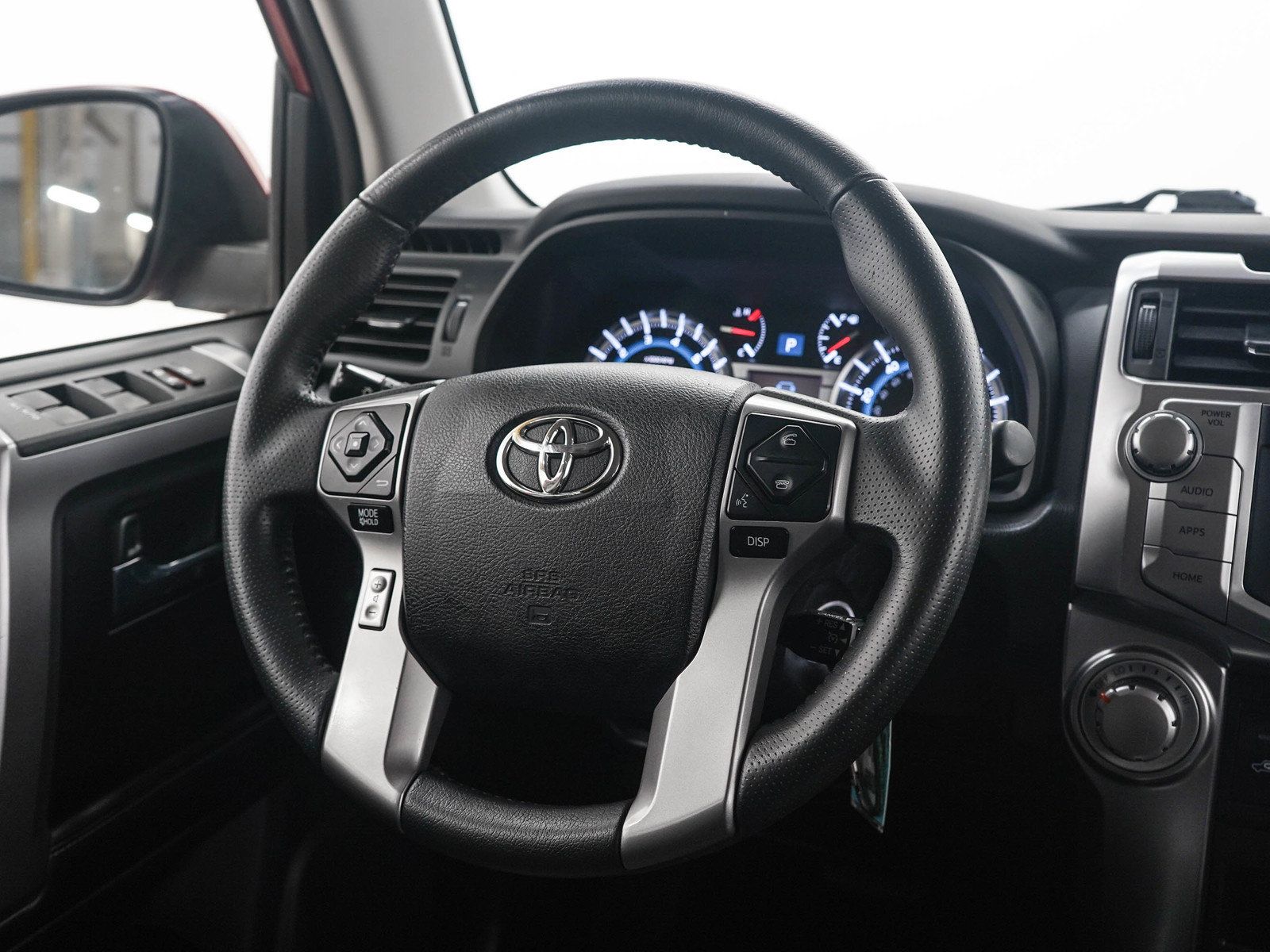 Used 2018 Toyota 4Runner SR5 AWD/4WD image 14