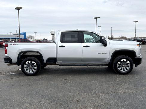 Used 2022 Chevrolet Silverado 2500 Custom w/ Custom Convenience Package image 4
