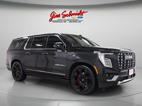 Used 2025 GMC Yukon XL Denali Ultimate AWD/4WD image 1