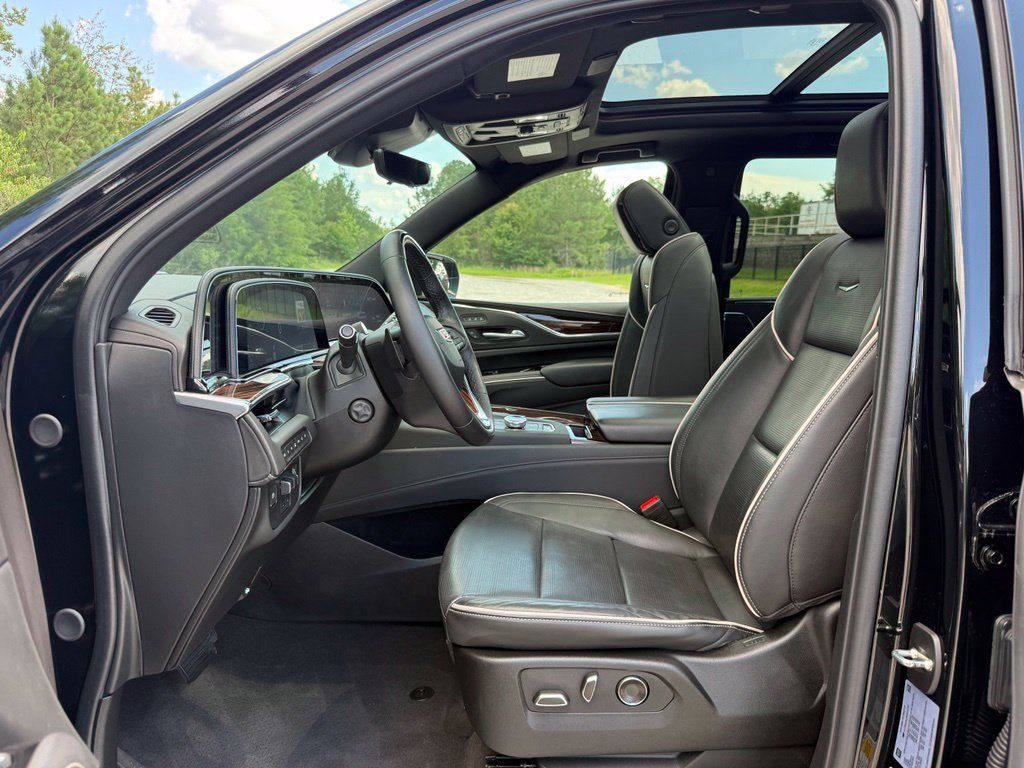 Certified 2024 Cadillac Escalade Premium Luxury w/ Performance Package AWD/4WD image 25