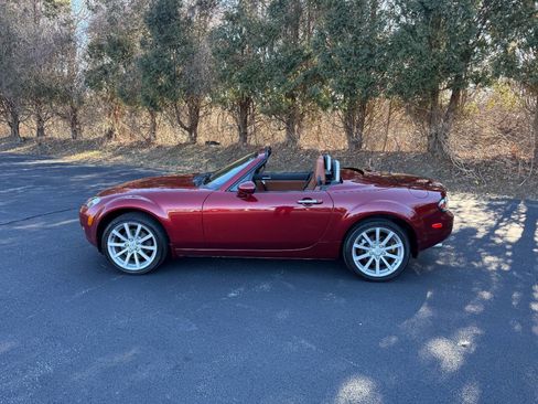 Used 2007 MAZDA MX-5 Miata Grand Touring w/ Premium Pkg image 21