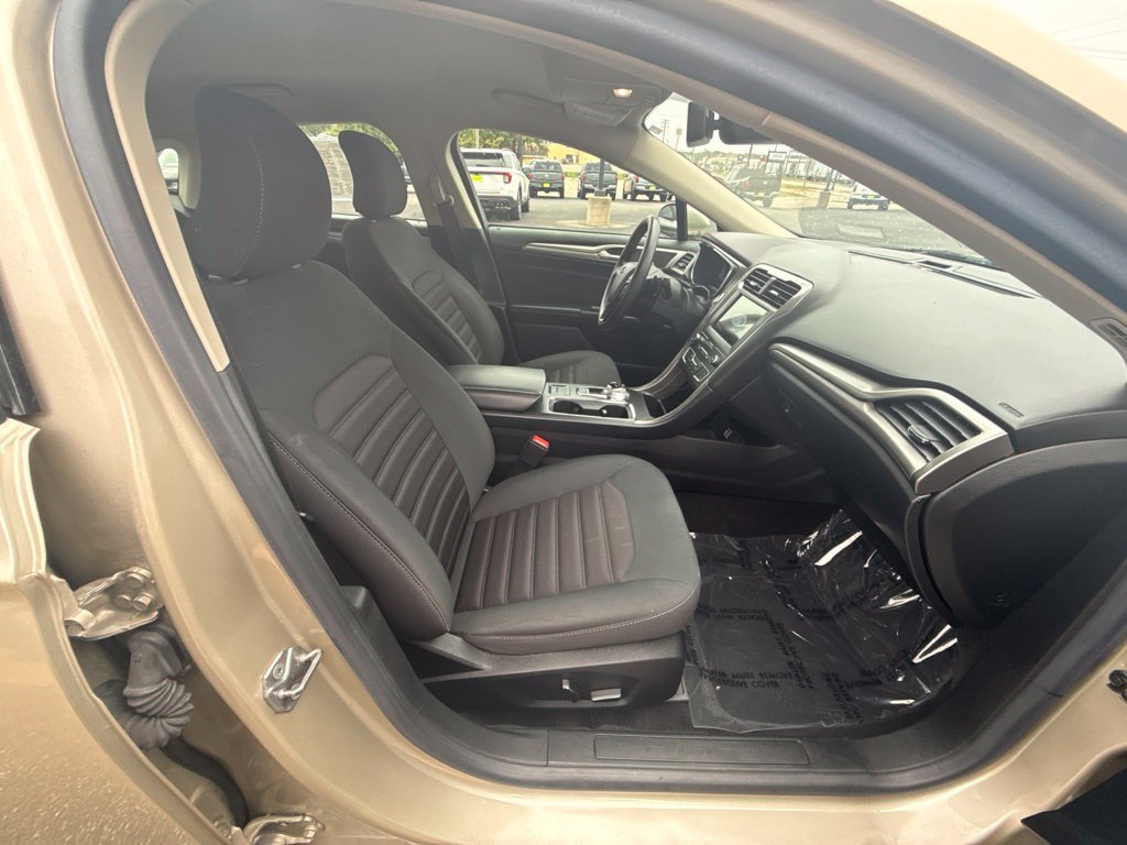 Used 2019 Ford Fusion SE FWD image 30