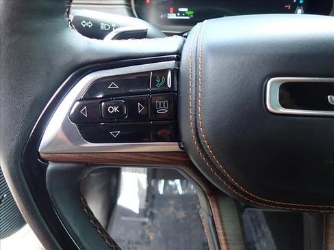 Used 2022 Jeep Grand Cherokee Summit w/ Advanced Protech Group IV AWD/4WD image 17