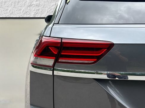 Used 2020 Volkswagen Atlas Cross Sport SE w/ Panoramic Sunroof Package FWD image 10