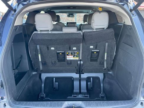 Used 2025 Toyota Sienna XLE image 33