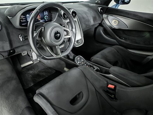Used 2020 McLaren 600LT Spider RWD image 21